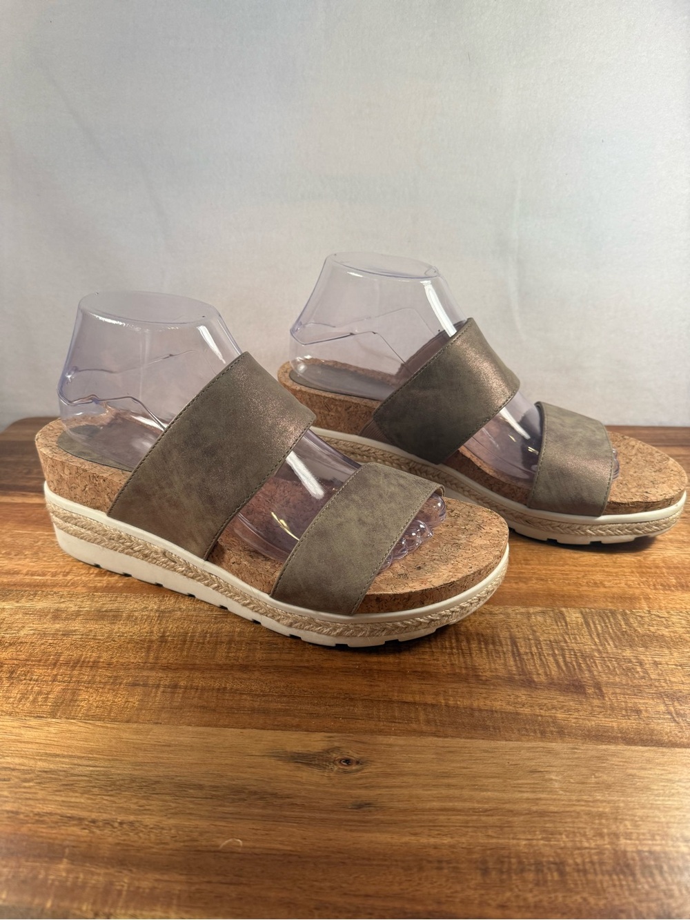 Adrienne Vittadini Wedge Sandals in Shimmery Tan Size 9.5